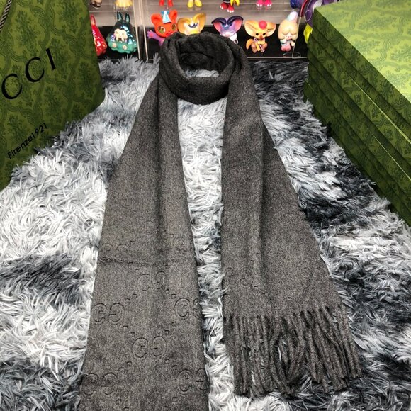 Gucci scarf - Picture 1 of 5